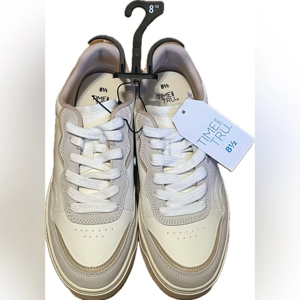 Time and Tru Women's White and Beige Lace-Up Sneakers. Size 8.5 New with Tags